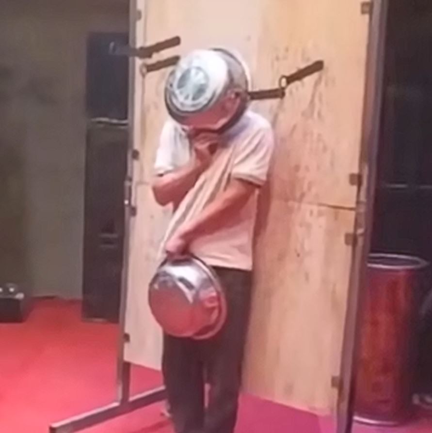 Keď neveríte vrhačovi nožov